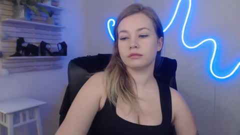 Snapshot of holly_bb95 chatting on 01.17.25 Holly online show from 01.17.25