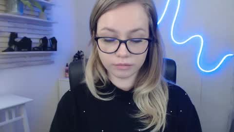 Snapshot of holly_bb95 chatting on 01.22.25 Holly online show from 01.22.25