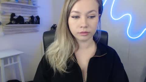 Snapshot of holly_bb95 chatting on 01.24.25 Holly online show from 01.24.25