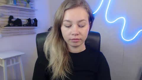 Snapshot of holly_bb95 chatting on 01.28.25 Holly online show from 01.28.25