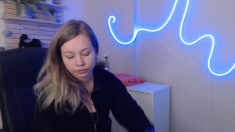 Snapshot of holly_bb95 chatting on 02.05.25 Holly online show from 02.05.25