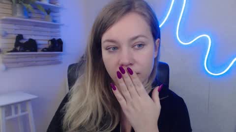 Snapshot of holly_bb95 chatting on 02.05.25 Holly online show from 02.05.25