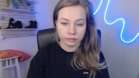 Snapshot of holly_bb95 chatting on 02.06.25 Holly online show from 02.06.25