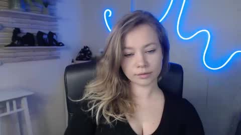 Snapshot of holly_bb95 chatting on 02.19.25 Holly online show from 02.19.25