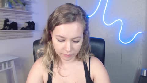 Snapshot of holly_bb95 chatting on 03.05.25 Holly online show from 03.05.25