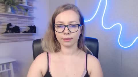 Snapshot of holly_bb95 chatting on 03.07.25 Holly online show from 03.07.25