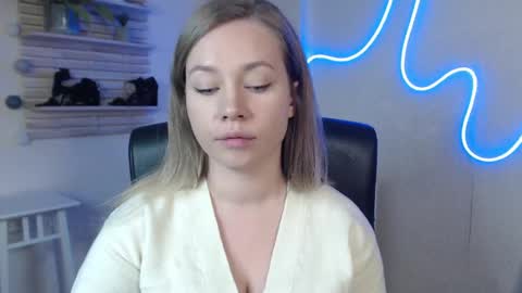 Snapshot of holly_bb95 chatting on 03.12.25 Holly online show from 03.12.25