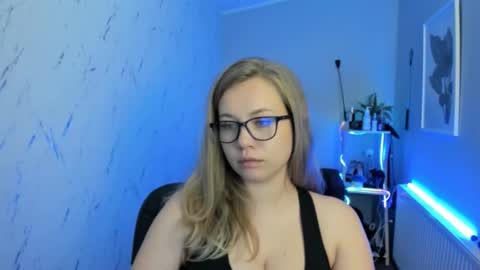 Snapshot of holly_bb95 chatting on 09.22.25 Holly online show from 09.22.25