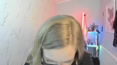 Snapshot of holly_bb95 chatting on 10.08.25 Holly online show from 10.08.25