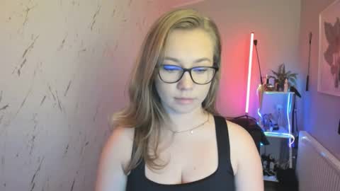 Snapshot of holly_bb95 chatting on 10.09.25 Holly online show from 10.09.25