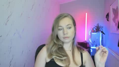 Snapshot of holly_bb95 chatting on 10.22.25 Holly online show from 10.22.25