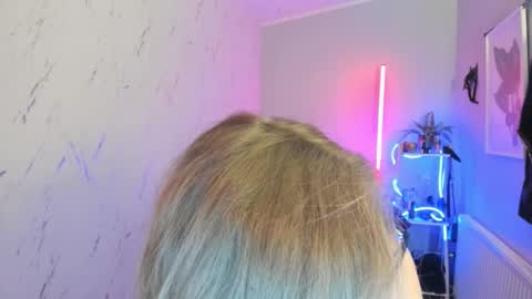 Snapshot of holly_bb95 chatting on 10.28.25 Holly online show from 10.28.25