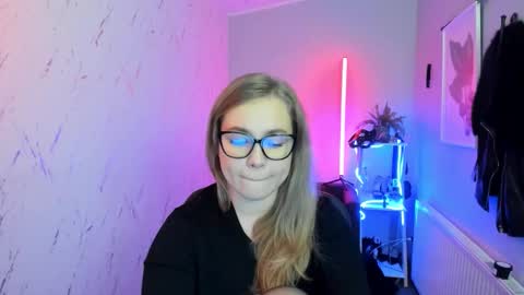 Holly online show from 11.11.25