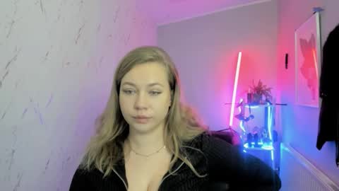 Holly online show from 11.21.25