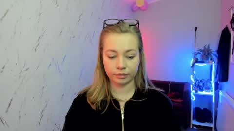 Holly online show from 02.03.26