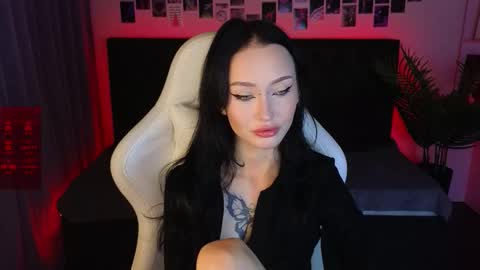 holly_berryy_ online show from 09.13.25