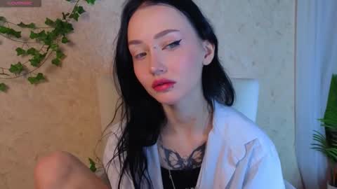 holly_berryy_ online show from 09.20.25