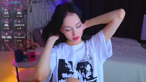 holly_berryy_ online show from 09.25.25