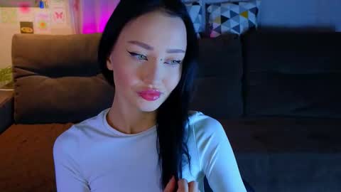 holly_berryy_ online show from 10.06.25