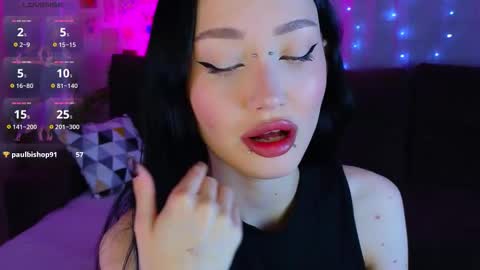 holly_berryy_ online show from 10.10.25