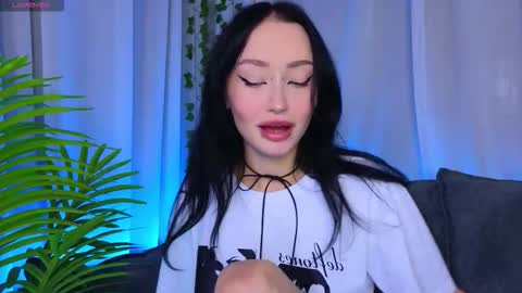 holly_berryy_ online show from 10.11.25