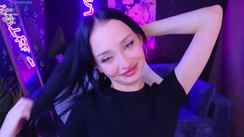holly_berryy_ online show from 10.21.25
