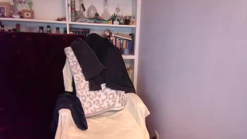 holly_bourbon online show from 03.18.26