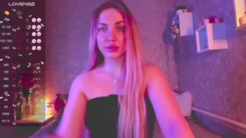 holly_molly8 online show from 01.10.25