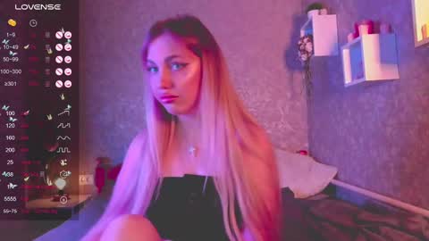 holly_molly8 online show from 01.12.25