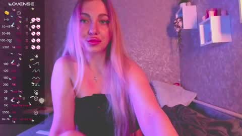 holly_molly8 online show from 01.12.25