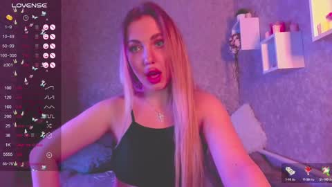 holly_molly8 online show from 01.13.25