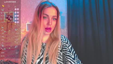 holly_molly8 online show from 01.17.25