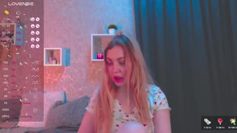 holly_molly8 online show from 01.22.25
