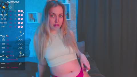 holly_molly8 online show from 01.23.25