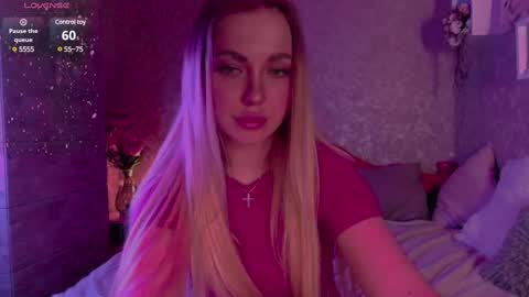 holly_molly8 online show from 02.25.25