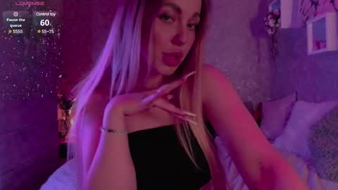 holly_molly8 online show from 02.27.25