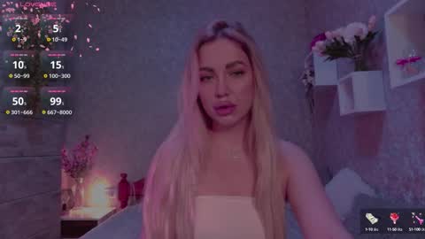 holly_molly8 online show from 10.12.25