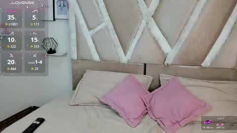 Snapshot of holly_rose69 chatting on 07.14.26 Holly online show from 07.14.26