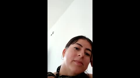 Snapshot of holly_velvett chatting on 05.31.26 holly online show from 05.31.26