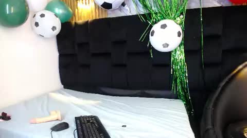 Snapshot of holly_watson_ chatting on 06.20.26 Holly Wastson online show from 06.20.26