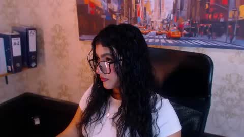 Snapshot of holly_watson_ chatting on 07.16.26 Holly Wastson online show from 07.16.26