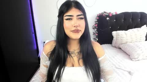 Snapshot of hollycute54 chatting on 04.01.26 Holly online show from 04.01.26