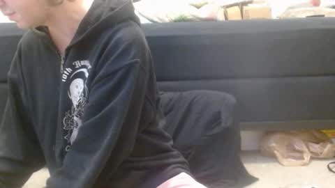 Holly Hawkes online show from 03.04.25