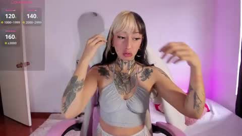 Snapshot of hollyhodsonx chatting on 07.18.26 Holly Hudson online show from 07.18.26