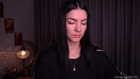 Holly Linder online show from 12.04.24