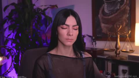 Holly Linder online show from 03.08.25