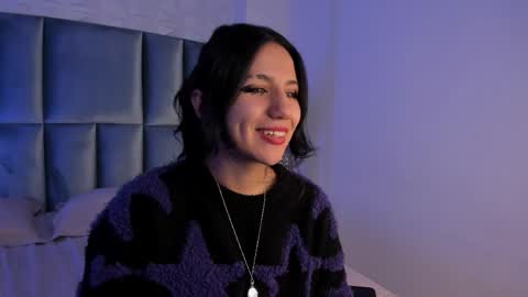 Snapshot of hollypeach_ chatting on 05.17.26 hollypeach_ online show from 05.17.26