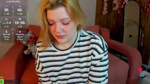 Snapshot of hollyray_ chatting on 04.12.26 Holly online show from 04.12.26