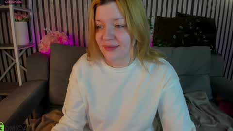Snapshot of hollyray_ chatting on 04.13.26 Holly online show from 04.13.26