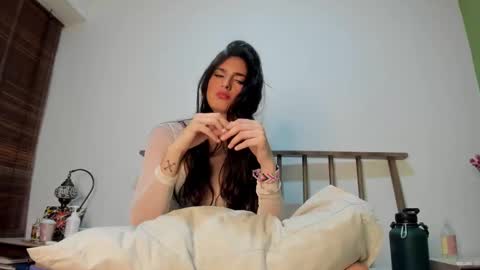 hollyshit_ online show from 01.17.25